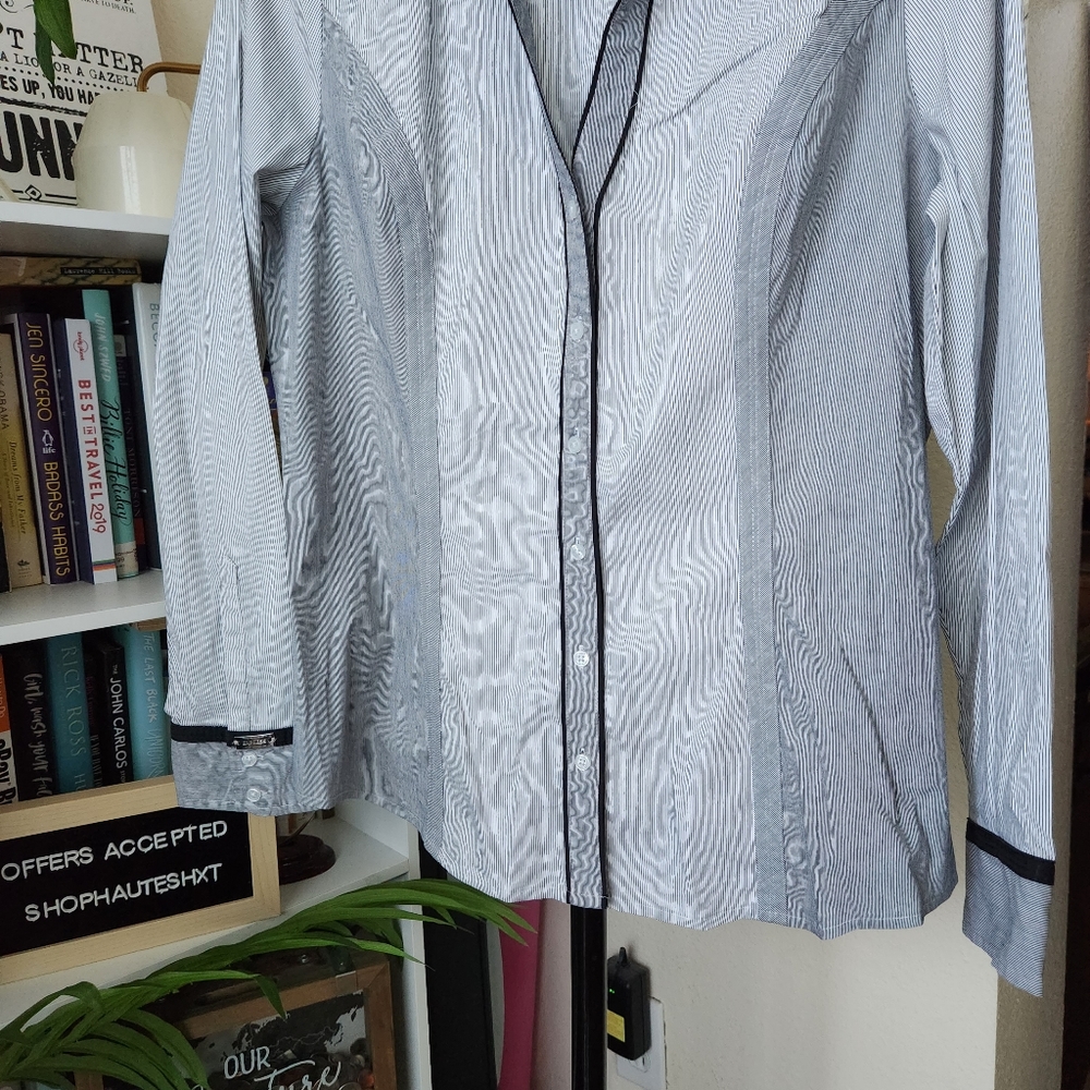 Express Black and White Button Down Shirt - Picture 2 of 8